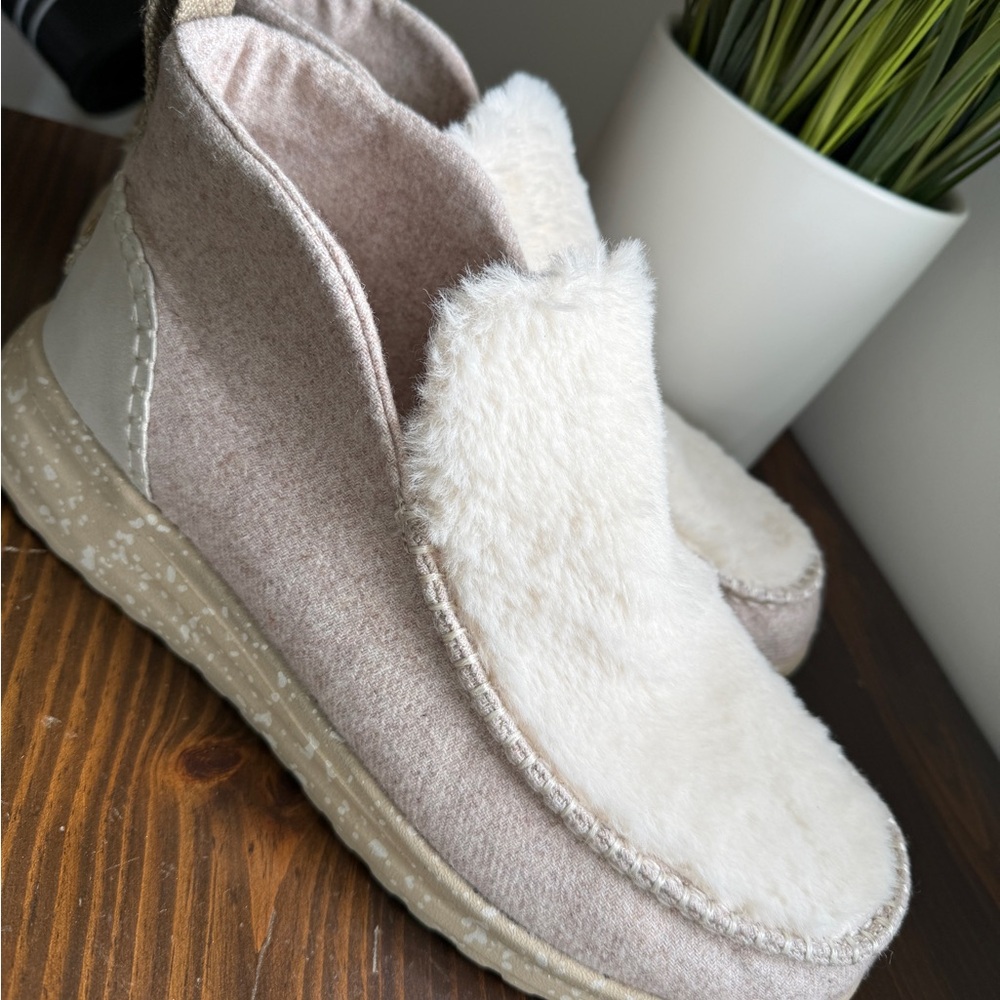Hey Dude Denny Marshmallow Dream Bootie Size 12